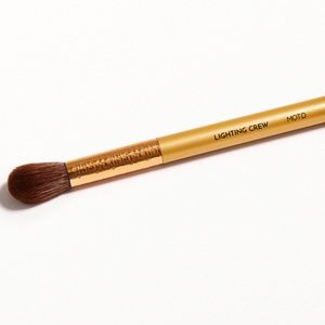 MOTD COSMETICS Lighting Crew Highlighter Brush